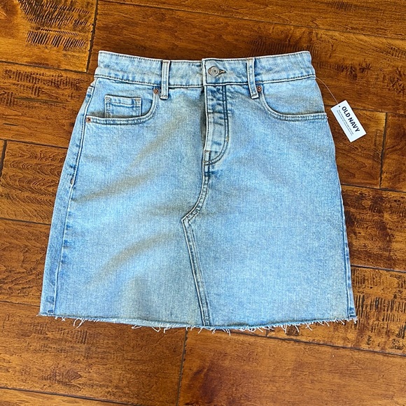 Old navy high rise light denim skirt. NWT. Frayed hem. - Picture 1 of 9